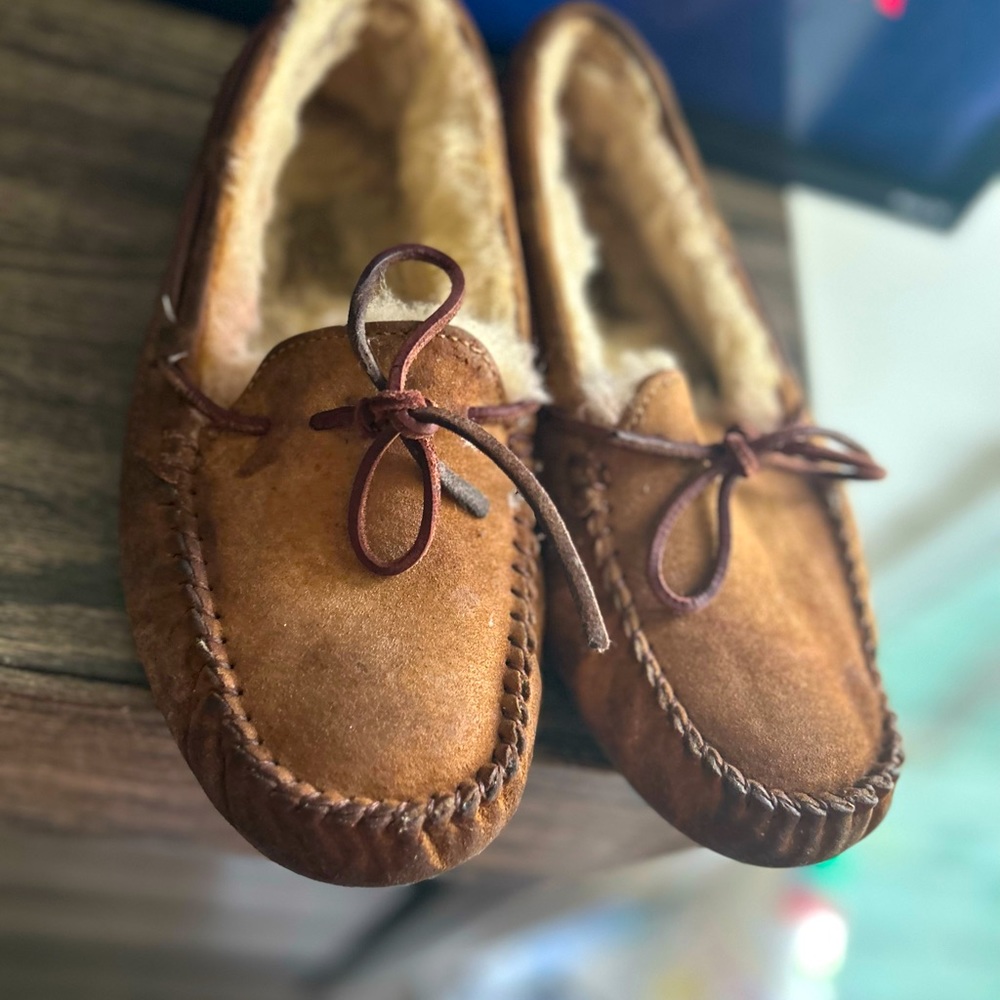 Ugh Moccasin Slippers size 7 Women’s